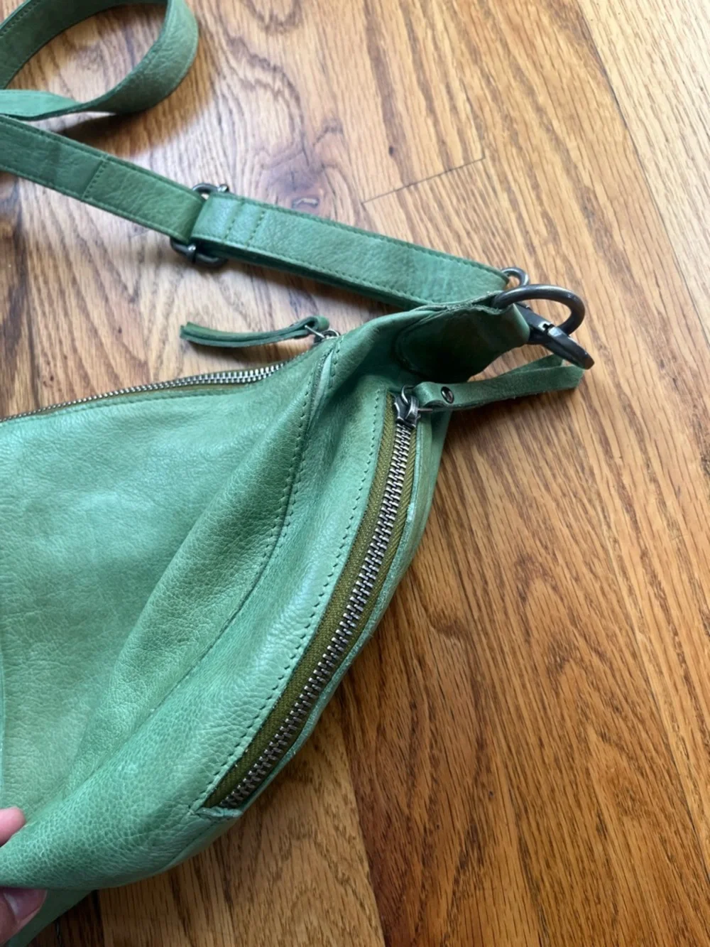 Latico Green Callie Leather Sling Bag Crossbody Bag - Picture 4 of 9